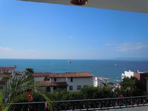 Close walk to Los Muertos beach, Malecon boardwalk in trendy Romantic Zone