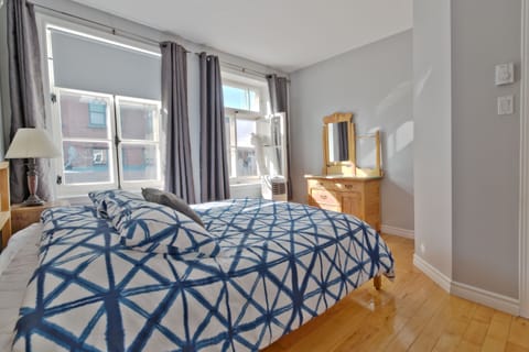 2nd bedroom (queen) - 2nd level