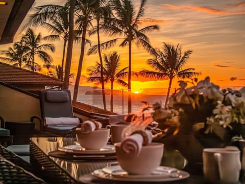 Jaw Dropping Sunset Views from the Expansive Lanais at Sunny Surf E301