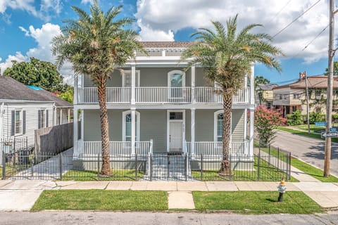 Front view of the Baronne St. Property