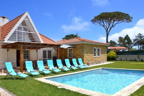 Private pool and sun terrace with turquoise loungers — Villa Mara, luxury holiday villa in Sintra