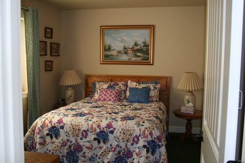 Bedroom Queen Bed