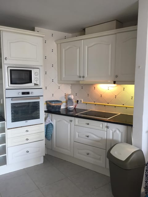 bright open plan kitchen, fridge freezer,fan oven, hob, microwave, 