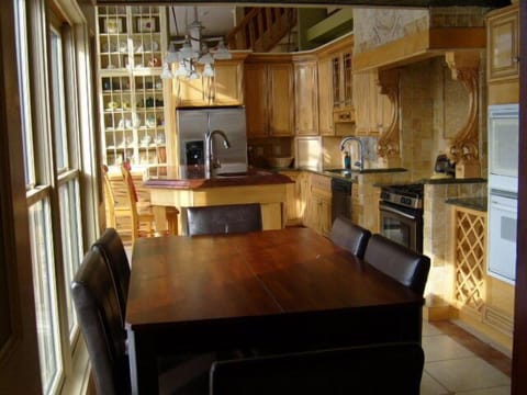 Kitchen Nook with view of Mt Snow
