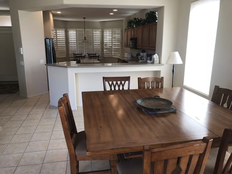 Dining for 6
Breakfast nook in kitchen