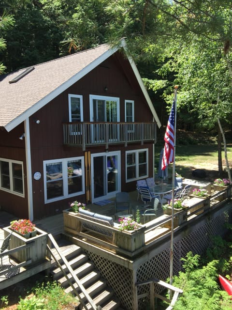 Birds Eye View, cottage steps from the lake.