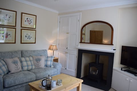 Relax in comfort in the sitting room