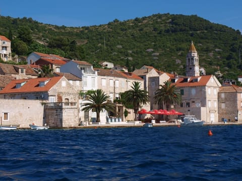 Villa Riva enjoys a gorgeous, waterfront location