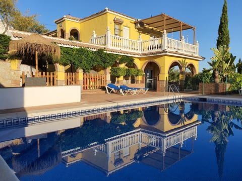 2024 season.
Ready for a morning dip!! Large private pool sole use of guests.