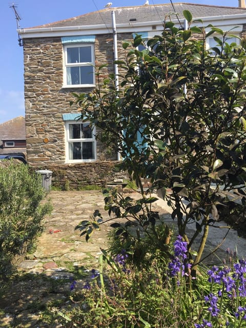 Lilac Cottage from the Courtyard