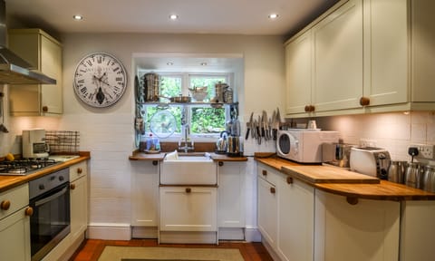 Fully equipped kitchen with everything you need to prepare that special meal