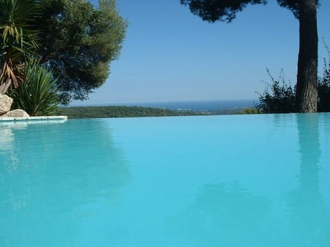 Sea view from the infinity pool!