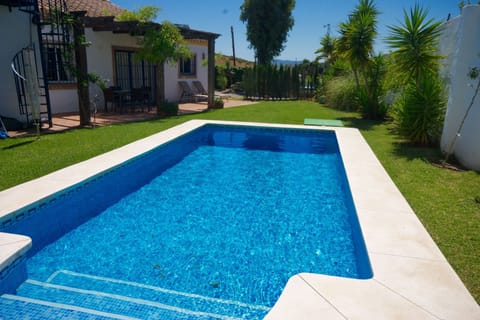 8 x 4 Pool with graduating steps into