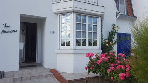 MAIN ENTRANCE ¨LES ANEMONES¨