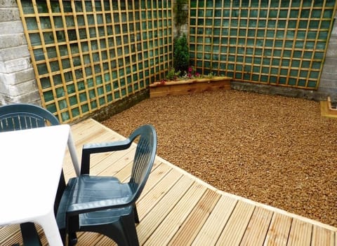 Private patio for al fresco dining!