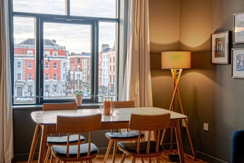 Recently-renovated 2-bedroom apartment with a clean, modern design in the beating heart of Dublin City. Stunning views of the river, city quays and bridges - and beyond across the city skyline. It's very special!