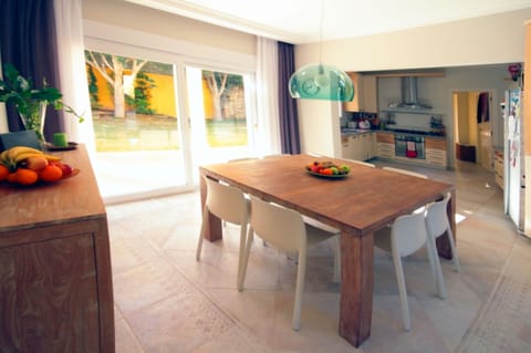 Breakfast room and Kitchen