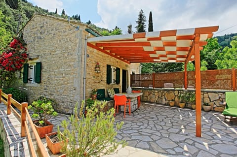 Savour unforgettable moments on shady terrace