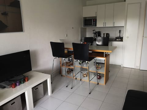 Kitchen & breakfast bar