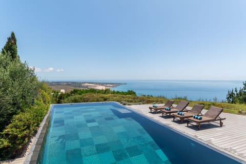 Luxury villa with privileged sea views.