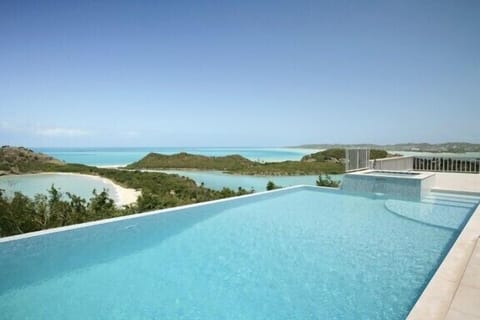 Pool & Jacuzzi