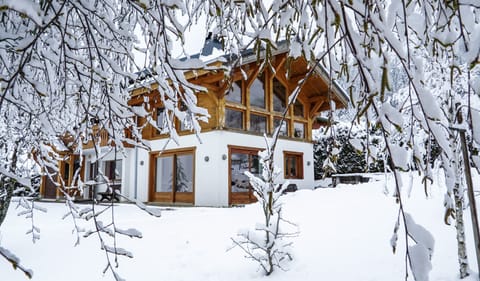 Chalet Uxello in the snow