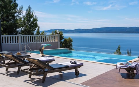 Villa Mirna with amazing sea views