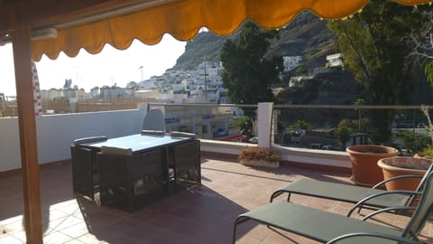 The sunny roof terrace
