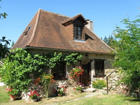 Front of cottage 