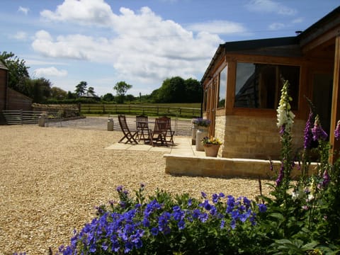 Plenty of space to park/ 
play