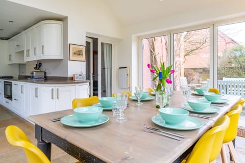 Ground floor: Modern fitted kitchen