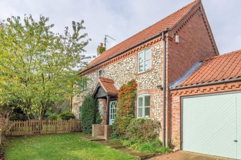 Owl Cottage, Burnham Market: An attractive brick and flint modern detached house