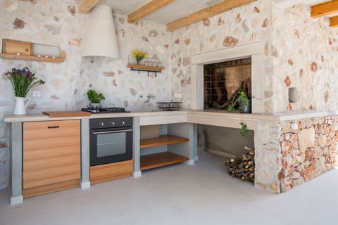 summer kitchen grill