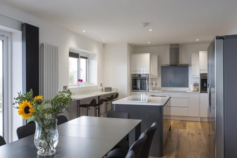 Dining through to kitchen.