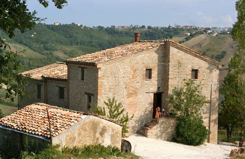 Welcome to your holiday home! A fully restored farmhouse in rural le Marche.
