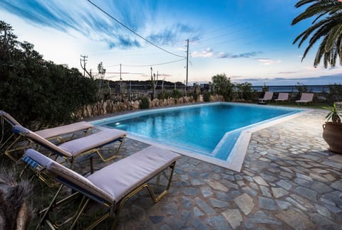 Sunset near the pool!!!
!