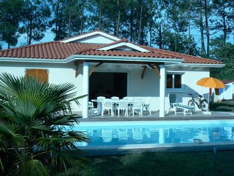 Outlook over the pool and terrace