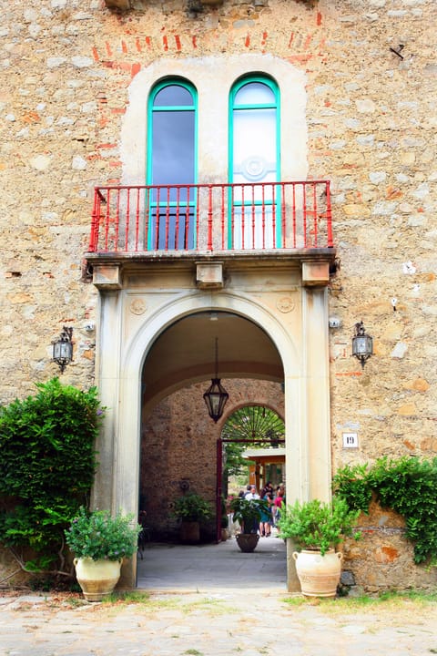 The entrance of the palace