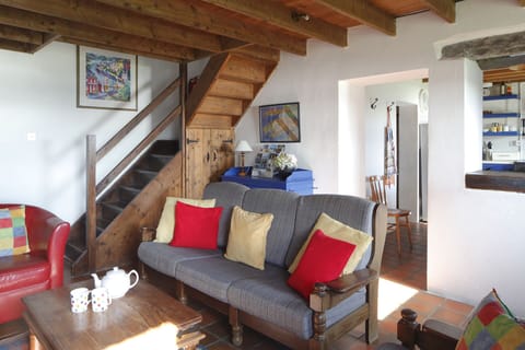 Sitting area  looking towards stairs and kitchen