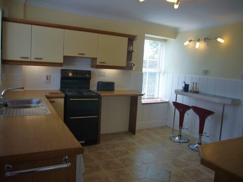 Fully fitted kitchen