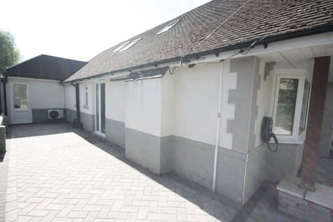 ef6a3556-bfb6-41c4-8bdf-97a7c0c9c792