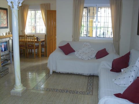 AIR CONDITIONED LOUNGE