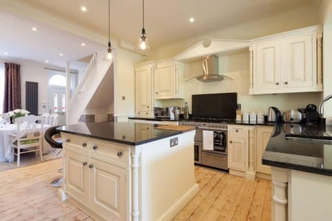 Range cooker and integrated appliances