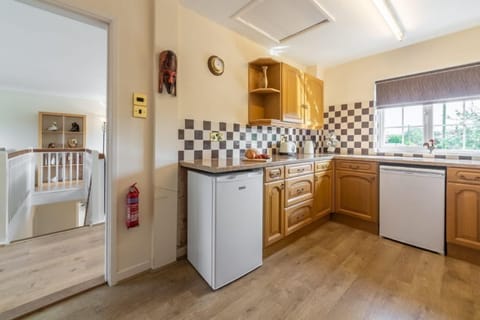 First floor: Well-equipped kitchen