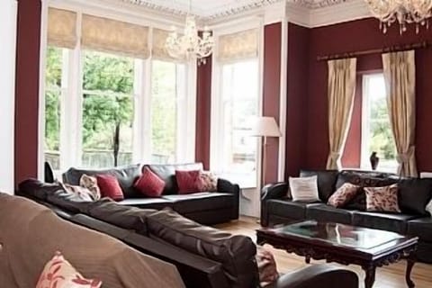 Lounge comfortably seats 20+ people