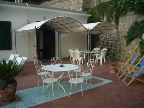 terrace with gazebo, sun loungers and sdrajo