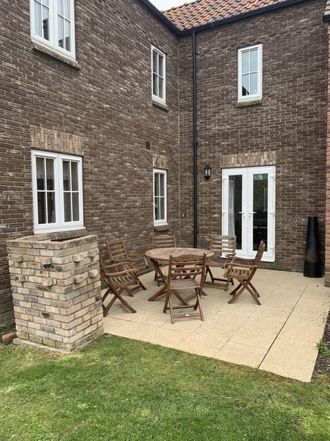 Furnished patio and bbq 