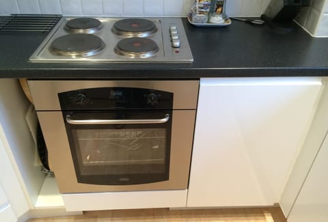 The cooker with integrated dishwasher