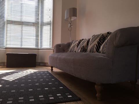 Lounge - front