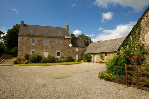 Recently renovated spacious Breton farmhouse - contemporary interior, yet full of character
